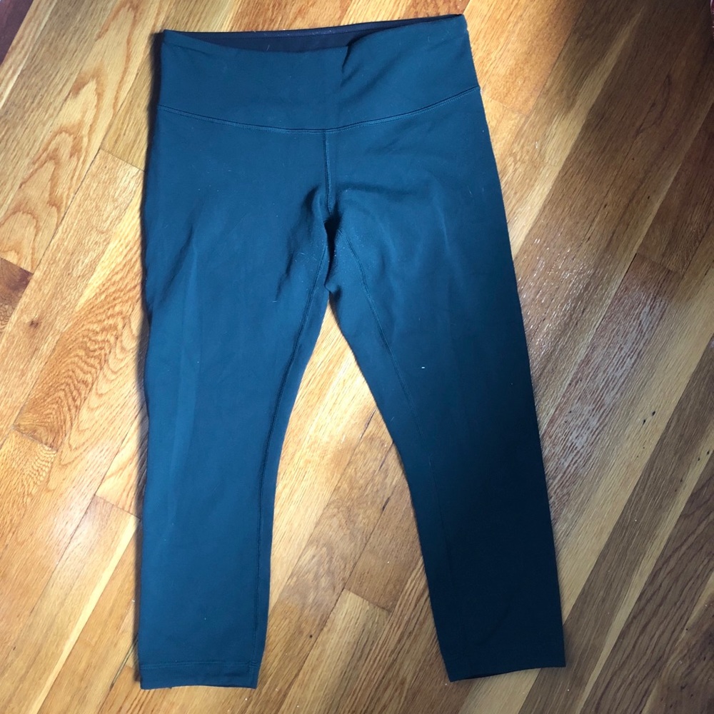 Lululemon reversible teal/black crop leggings